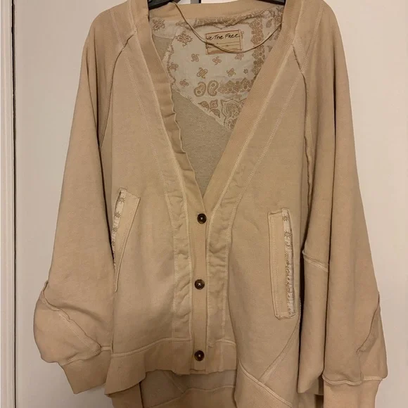 We The Free Round About Grandpa Cardigan size medium GUC - Picture 5 of 8